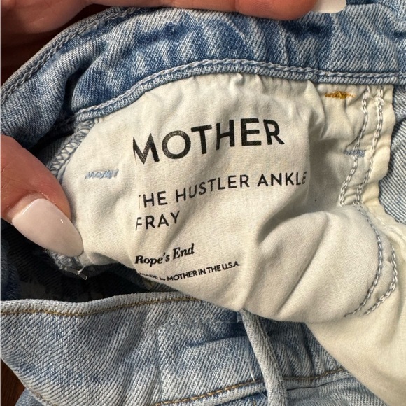 MOTHER The Hustler Ankle Fray Jeans – Size 26 – Distressed Light Wash Denim - Picture 5 of 8
